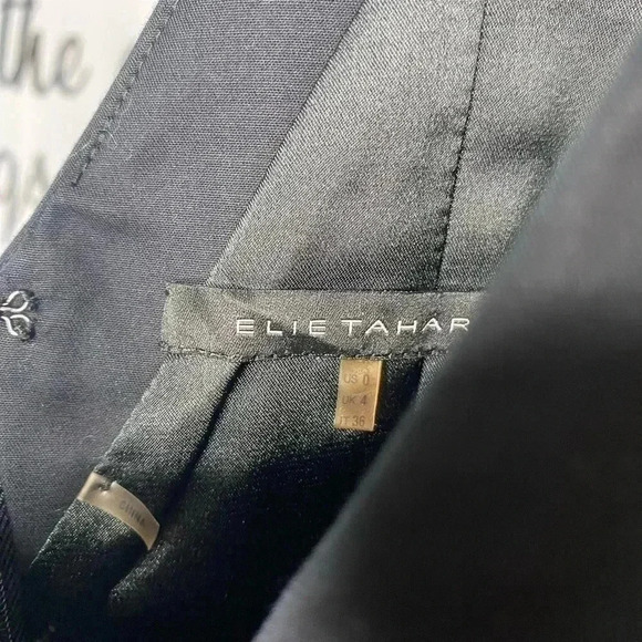 Elie Tahari Women's Black Minimalist V-Neck Sheath Dress - Picture 6 of 6